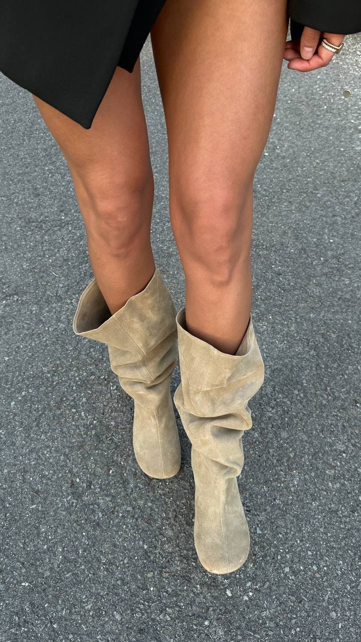 Boots with a trendy wide toe - Image 2