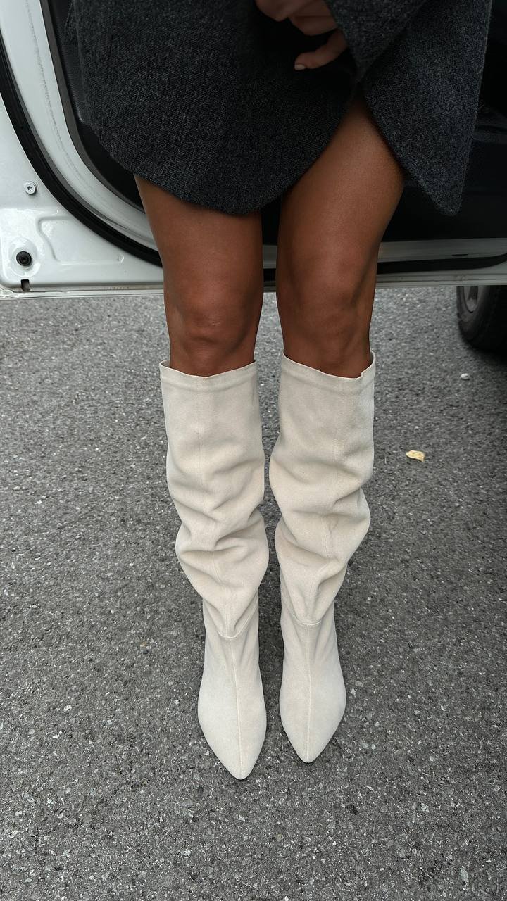 Boots with a soft suede texture - Image 2