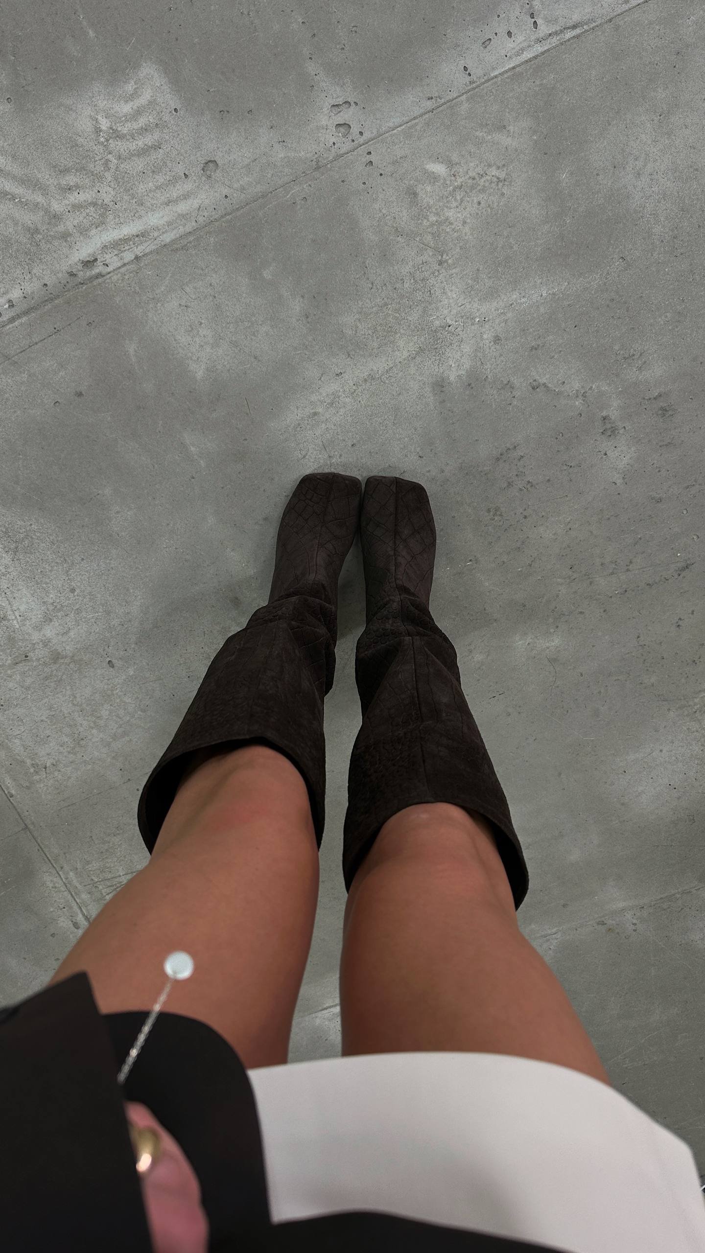 Textured chocolate boots - Image 6